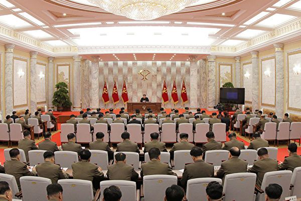 「消失」三週 金正恩再度露面