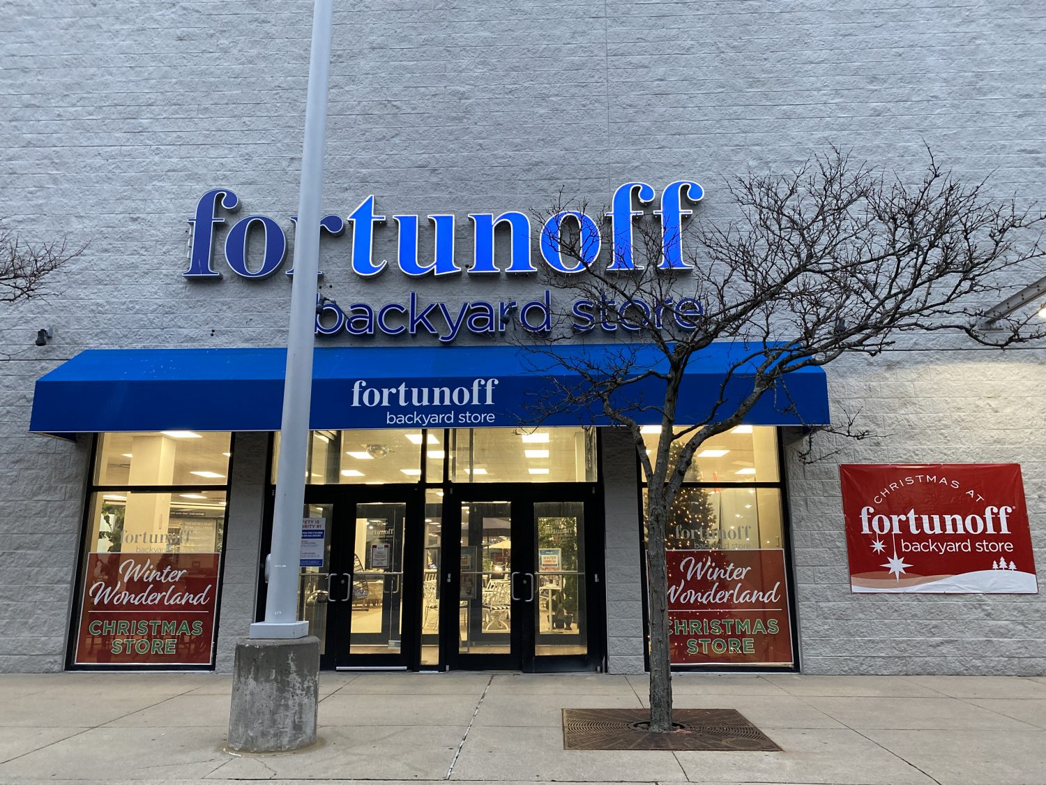 Fortunoff Backyard Store (幸运儿室外家具店）