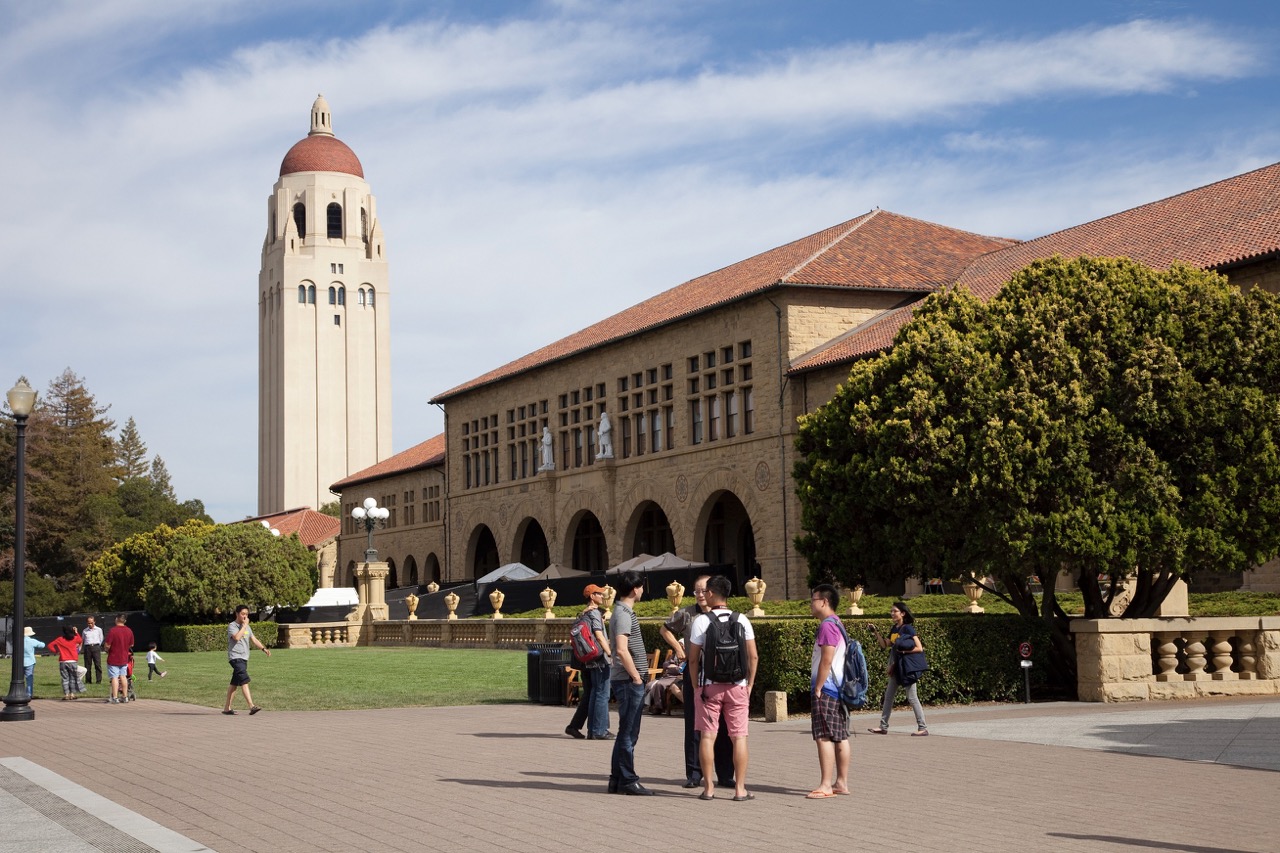 挑战梦想的高峰：盘点2023年美国最难进的20所大学 毕业后高薪就业7. 斯坦福大学Stanford University