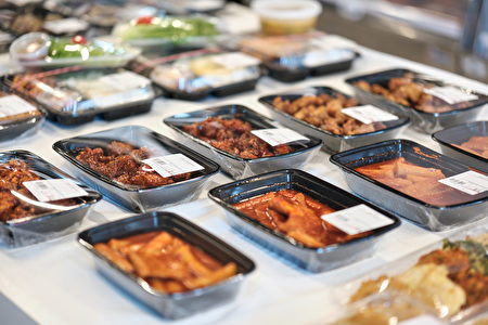 Kim's Kitchen 韩餐熟食店提供成品、半成品熟食、正宗韩国新鲜小菜和厨师菜谱，品种多样, 味道正统、方便。