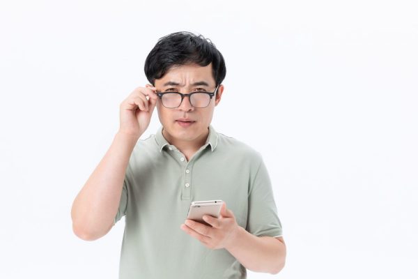 飞蚊症,飞蚊症治疗,飞蚊症需要治疗吗,眼睛干涩,眼睛疲劳,眼压高,近视,散光,飞蚊症,眼疾