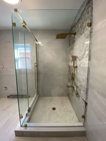 纽约长岛,淋浴门,淋浴玻璃门,木地板,瓷砖,浴室装修