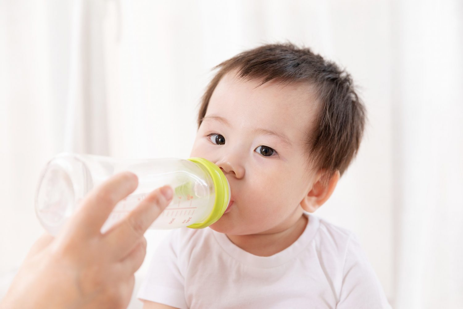 多饮水：可以促进宝宝肠胃蠕动，尽快排便。