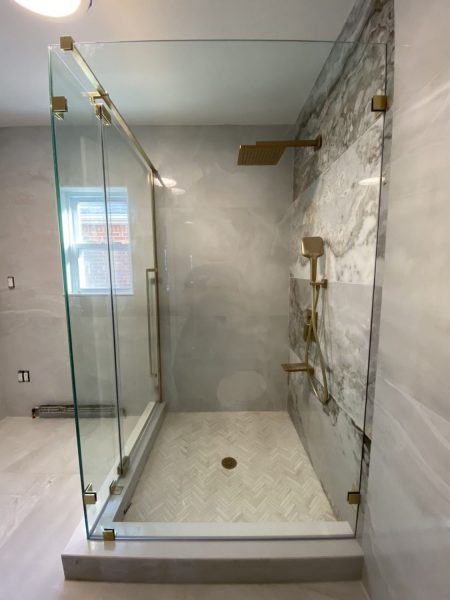 纽约长岛,淋浴门,淋浴玻璃门,木地板,瓷砖,浴室装修