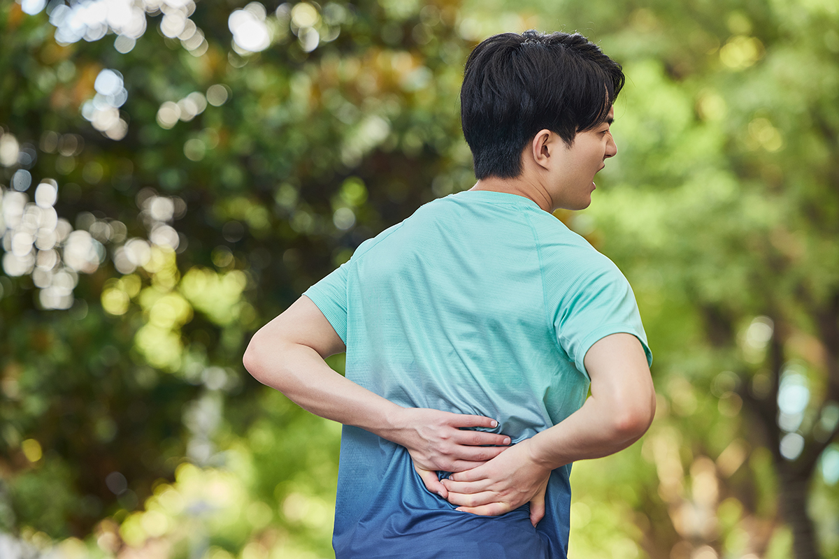 膀胱炎 右侧腰痛 神经传导 炎症介质 肌肉紧张 心理因素 中医治疗