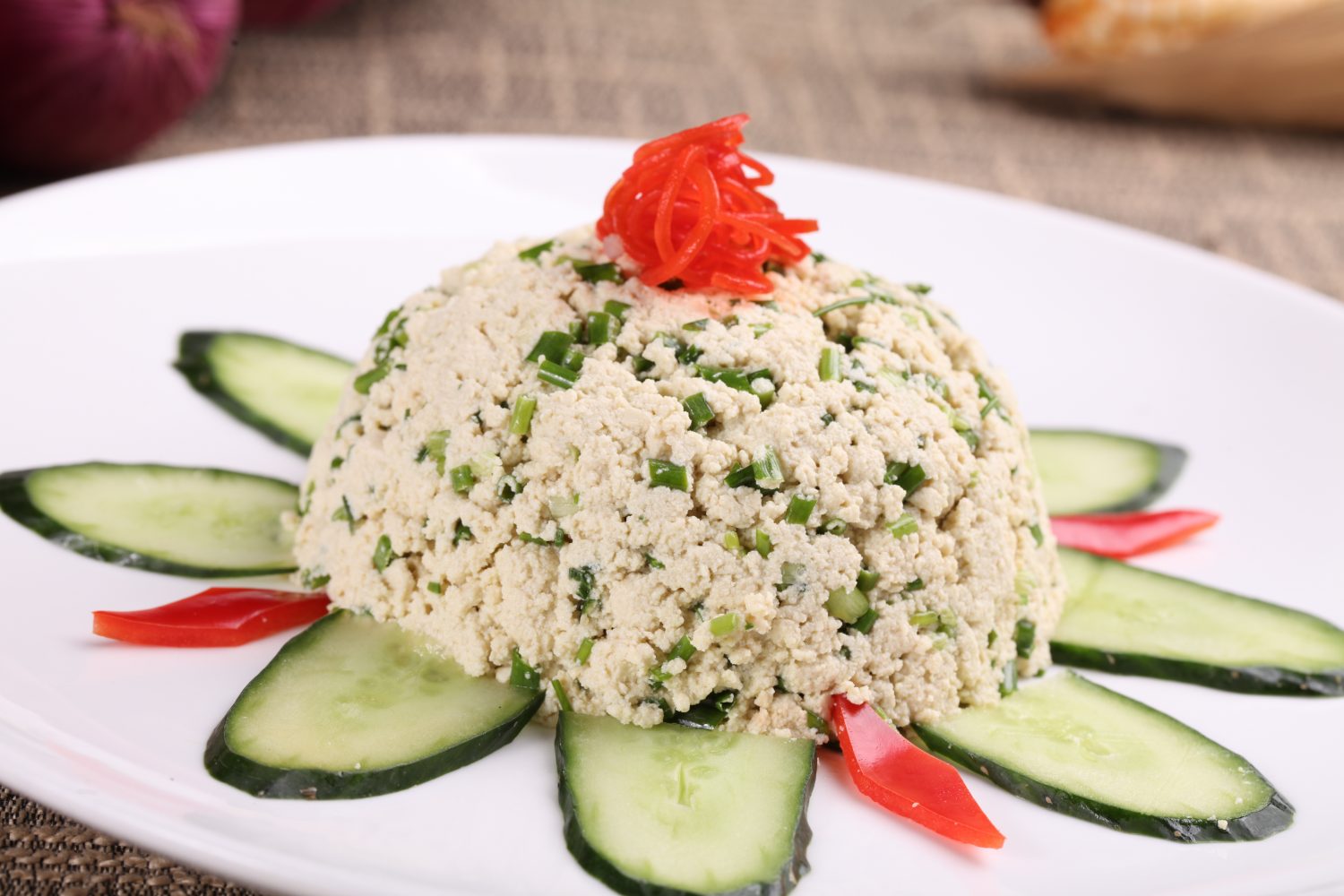 豆渣，又称豆腐渣，是制作豆腐时留下的副产品。